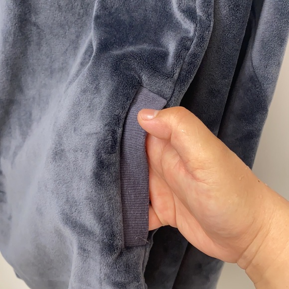 La vie en rose loungewear gray ponchos - Picture 5 of 9